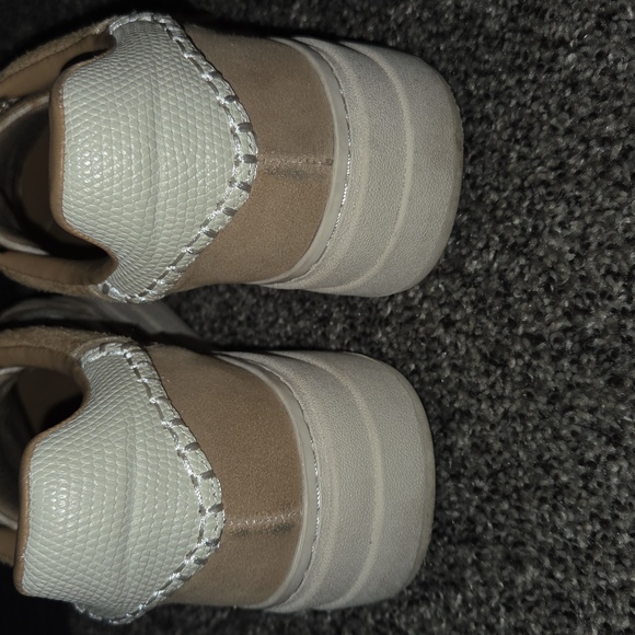 Steve Madden Tan and Cream Women's Sneakers - Picture 4 of 12